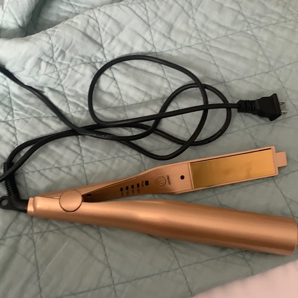 Beach wave straightener